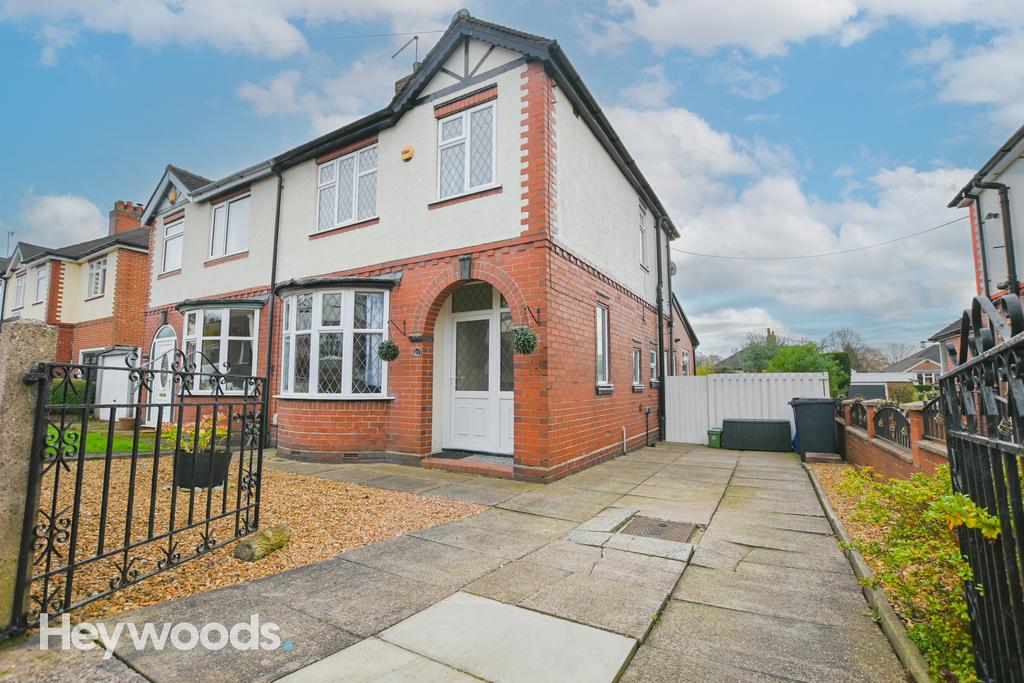 Croft Avenue, Wolstanton, Newcastle... 3 bed semidetached house for