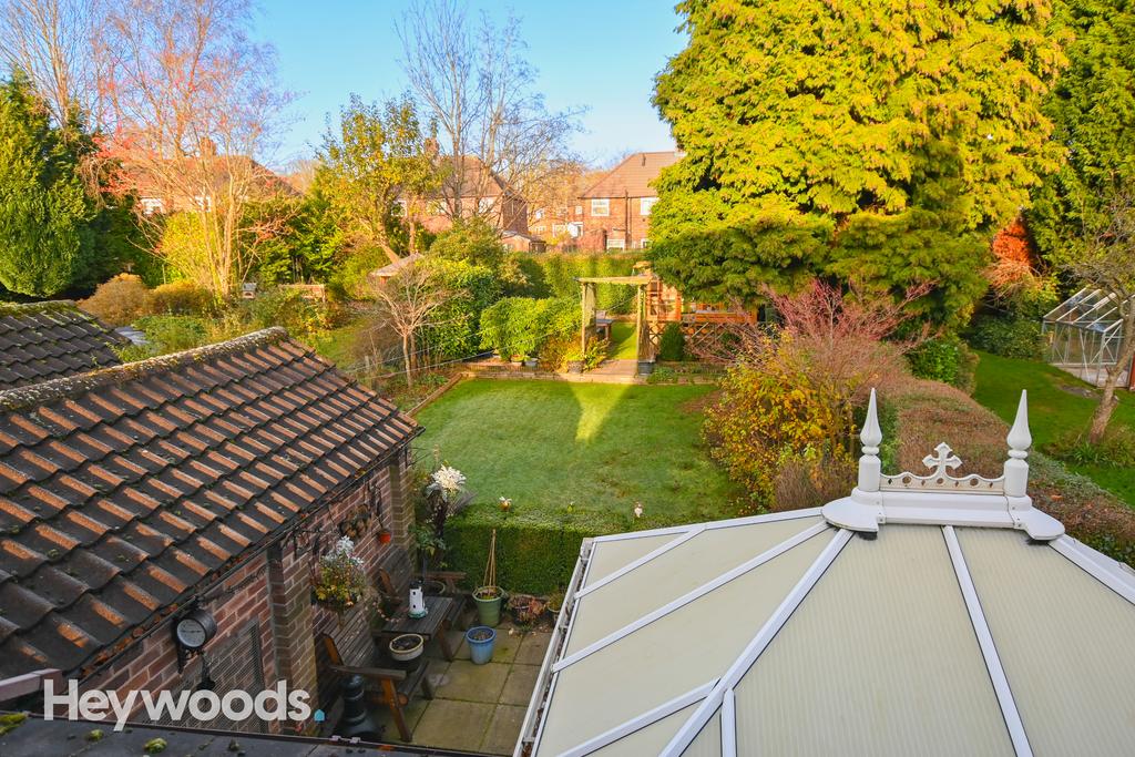 Dartmouth Avenue, Westlands, Newcastle under Lyme 3 bed semidetached house for sale £280,000