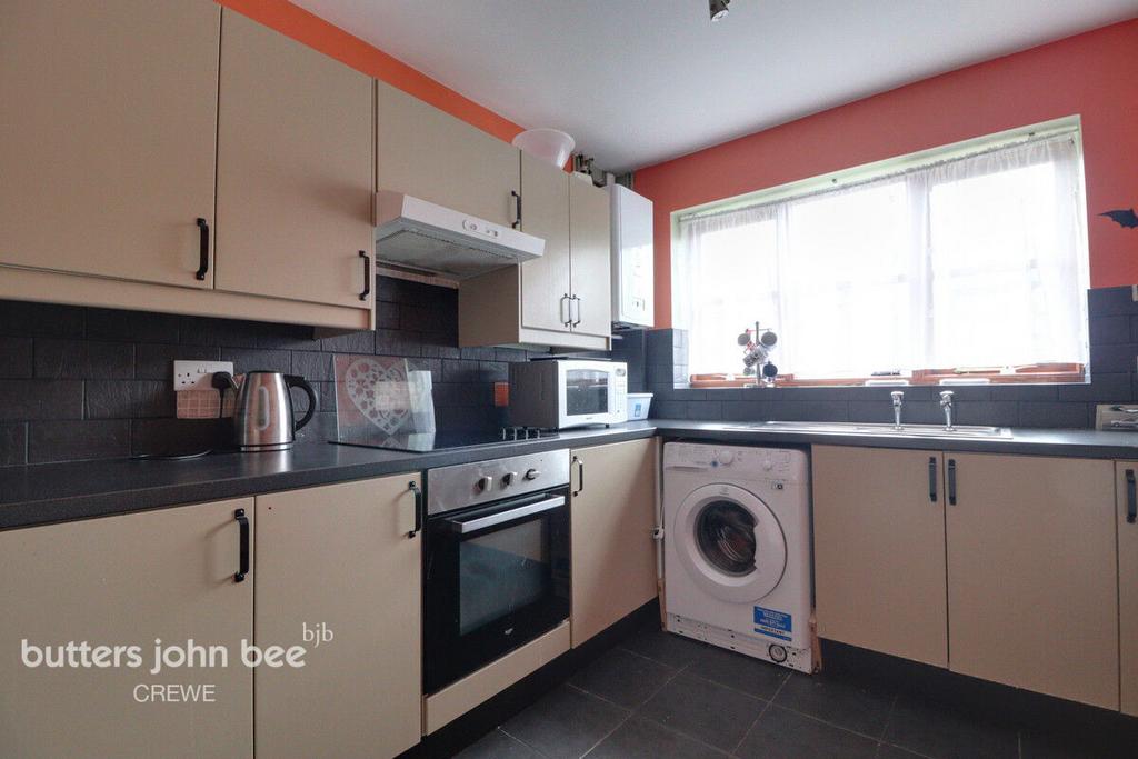 Sandhurst Avenue, Crewe 3 bed semidetached house for sale £220,000