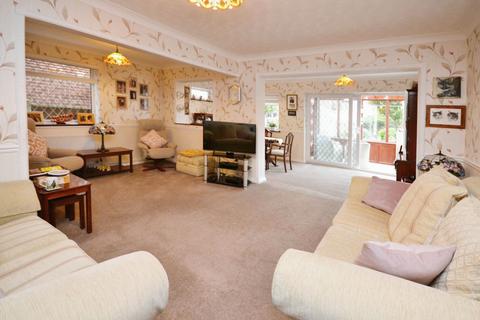 4 bedroom semi-detached house for sale - Avondale Gardens, Stanford-Le-Hope, SS17