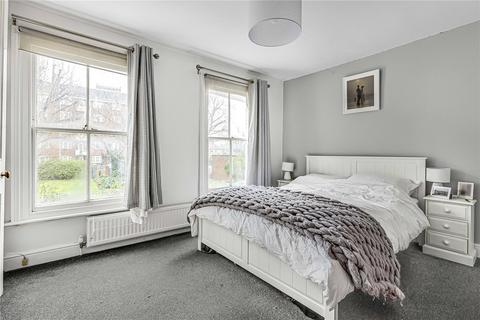 13 Petergate, London, SW11 2UE