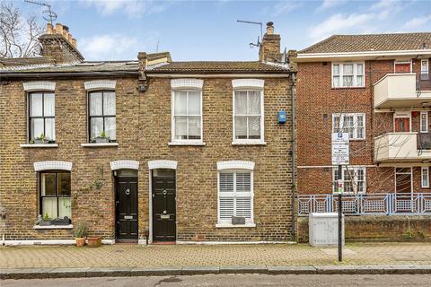 13 Petergate, London, SW11 2UE