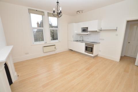 Studio to rent, Epsom Road, Guildford, Surrey, GU1