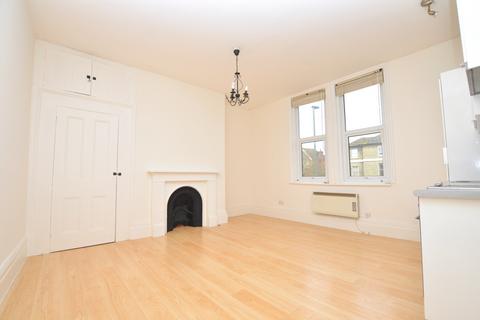 Studio to rent, Epsom Road, Guildford, Surrey, GU1