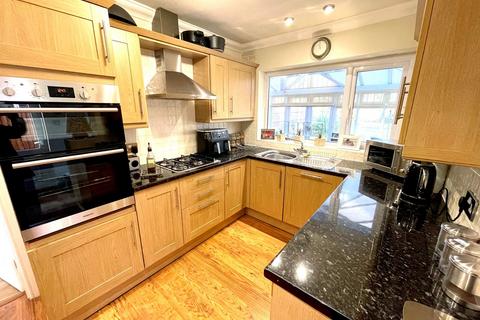 3 bedroom semi-detached house for sale, Yew Tree Road, Pattingham, Wolverhampton, WV6