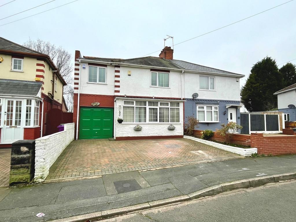 Wood Avenue, Wednesfield, Wolverhampton, WV11 4 bed semidetached house