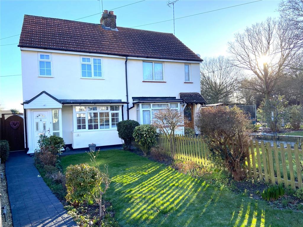 The Close, Kingsley Lane, Benfleet, Essex, SS7 2 bed semidetached