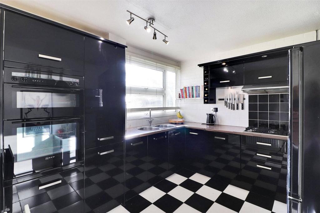 Millfield, New Ash Green, Longfield... 3 bed end of terrace house for