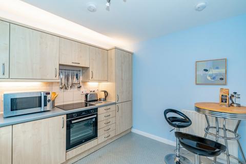 11/1 Tower Street, Edinburgh, EH6 7BX