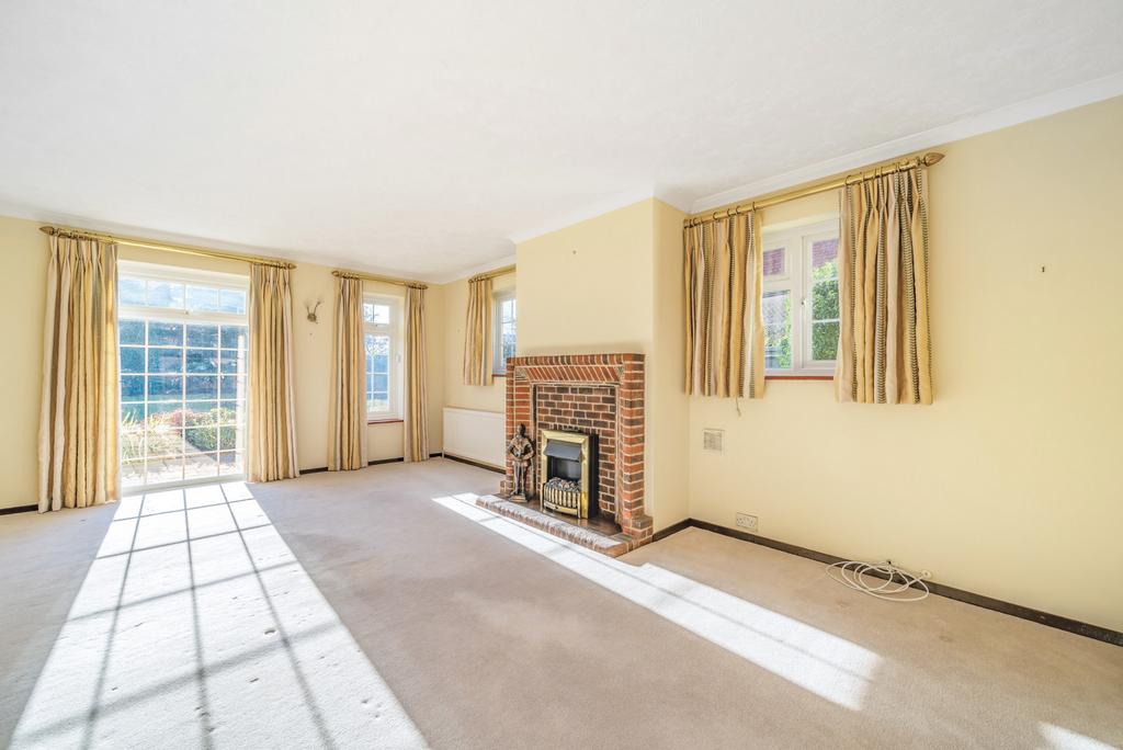 Mizen Way, Cobham, KT11 3 bed detached house for sale £1,500,000