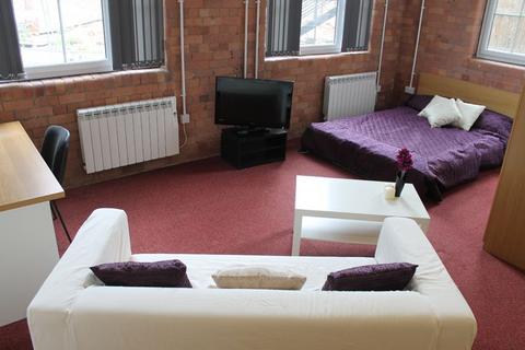 Studio to rent, Flat 5, Byron Works, 106 Lower Parliament Street, Nottingham, NG1 1EN