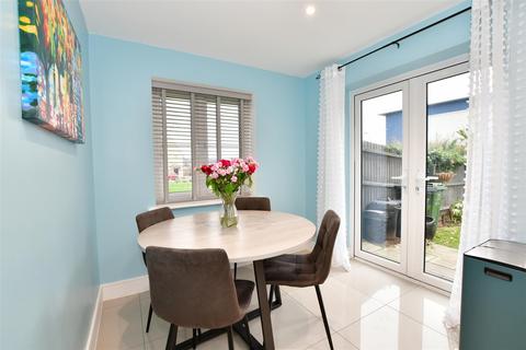 24 Jazz Lane, Basildon, SS14 3AQ