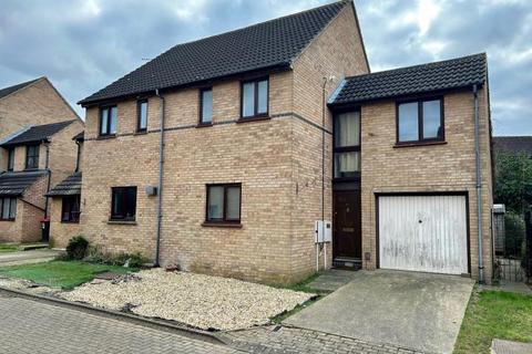 3 bedroom semi-detached house to rent, Robertson Close, Shenley Church End