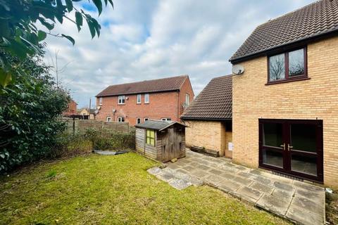 3 bedroom semi-detached house to rent, Robertson Close, Shenley Church End