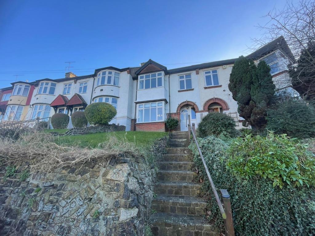 The Fairway, Gravesend, Kent, DA11 3 bed terraced house for sale £350,000