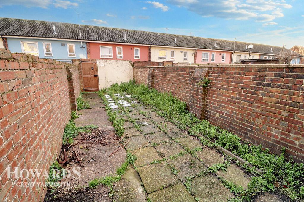 Coronation Terrace, Great Yarmouth 2 bed terraced house for sale £90,000