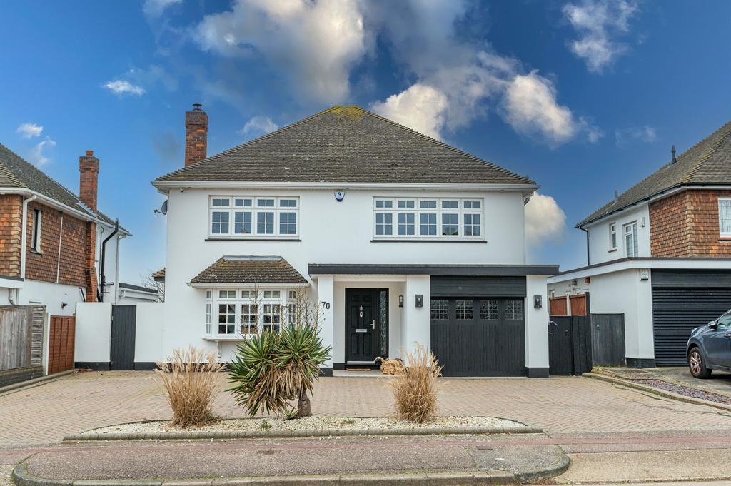 Wansfell Gardens, Thorpe Bay, SS1 4 bed detached house for sale £925,000