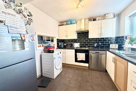 3 bedroom end of terrace house for sale, Link Road, Canvey Island