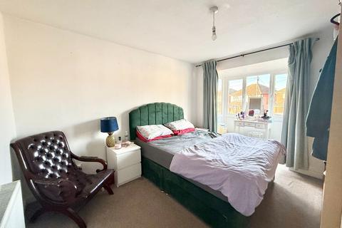 3 bedroom end of terrace house for sale, Link Road, Canvey Island