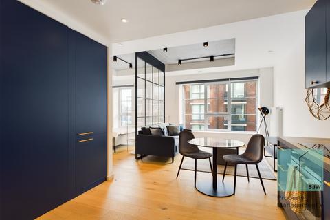 Studio to rent, Douglass Tower, London E14