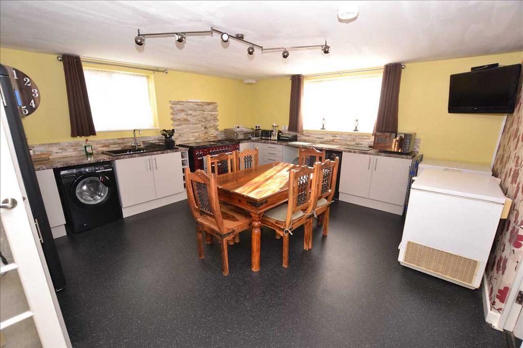 Kitchen /