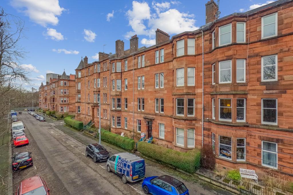 Garrioch Drive, Flat 2/2, North Kelvinside, Glasgow, G20 8RP 2 bed flat