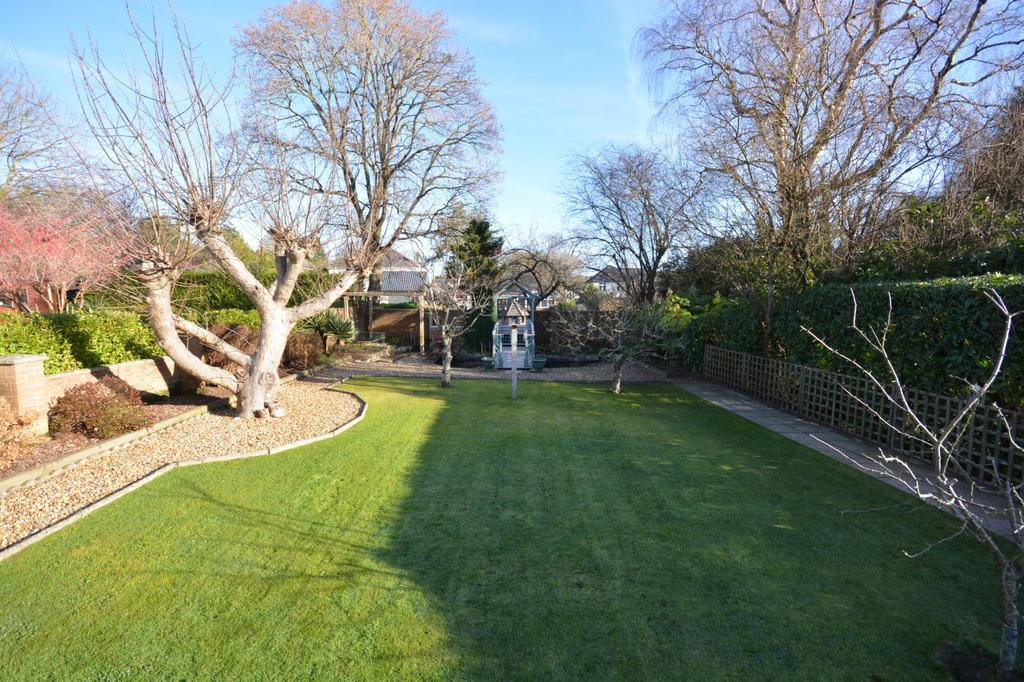 Springdale Avenue, Broadstone BH18 3 bed detached bungalow for sale £