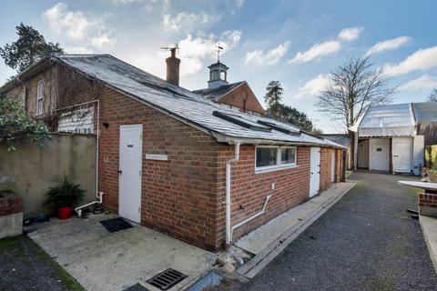 1 bedroom bungalow to rent, Northbrook Estate, Farnham GU10