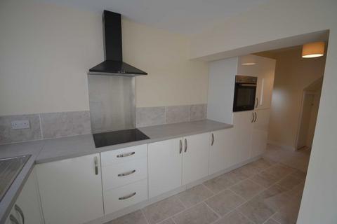 3 bedroom semi-detached house to rent, Lancaster Road, Salford
