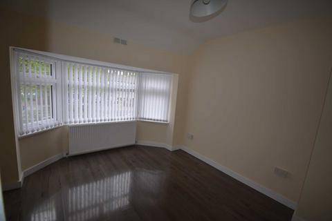 3 bedroom semi-detached house to rent, Lancaster Road, Salford