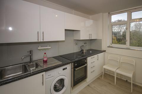 1 bedroom flat to rent, Dickens Estate, London SE16