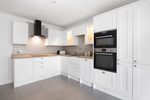 4 bedroom semi-detached house for sale, Common View Bumbles Green, Waltham Abbey, EN9