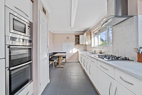 3 bedroom detached house for sale, Newtown Road, Warsash, Southampton, Hampshire. SO31 9GY