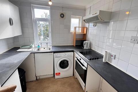 3 bedroom maisonette to rent, Roundhill Crescent, Brighton