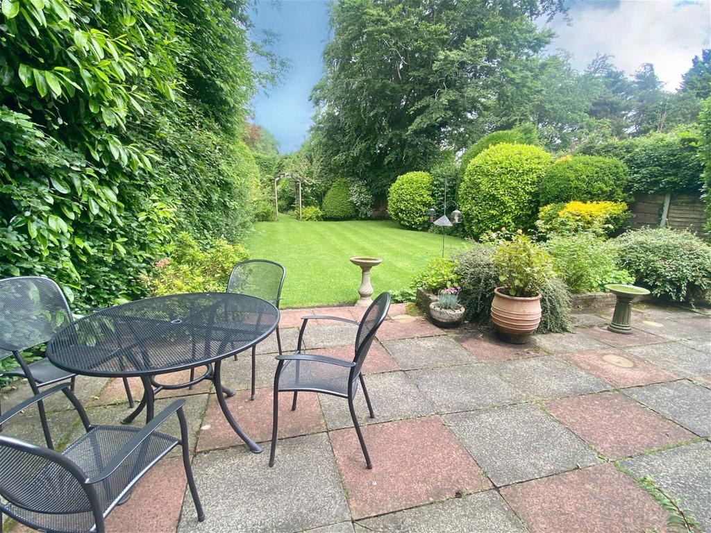 Daylesford Crescent, Cheadle 4 bed detached house for sale £750,000