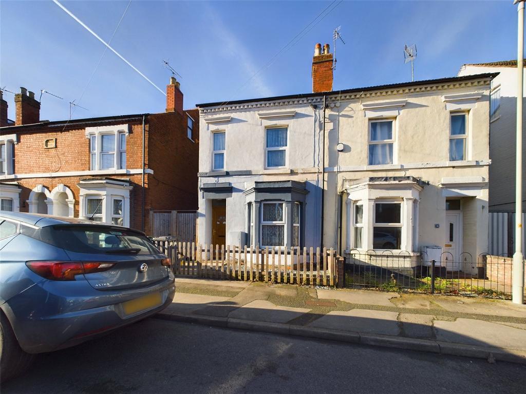 Henry Road, Gloucester, Gloucestershire, GL1 5 bed end of terrace house