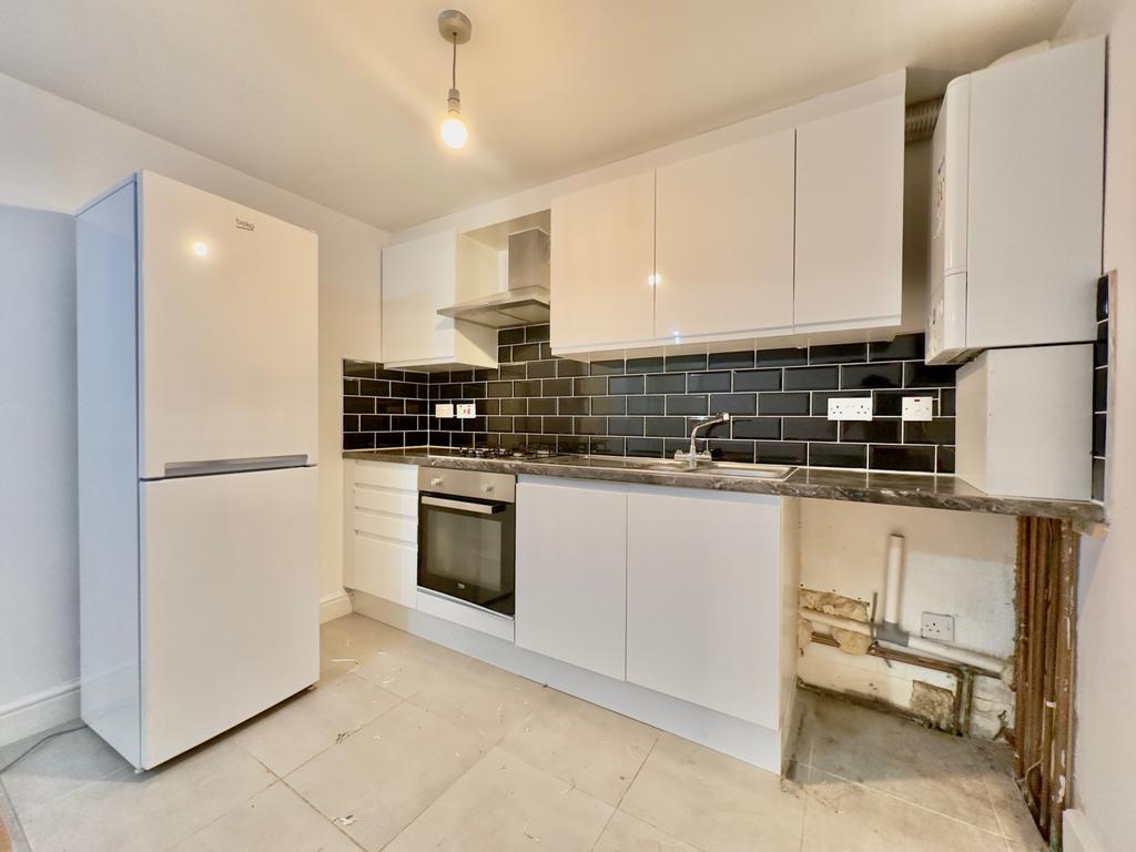 2 bed flat to rent in tooting