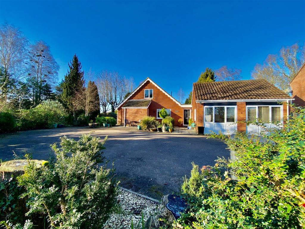 Common Road, Bressingham, Bressingham, Norfolk, IP22 2AX 3 bed detached