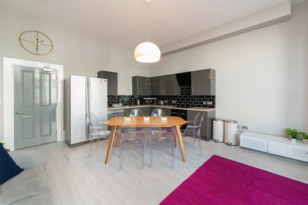 Lounge/Kitchen