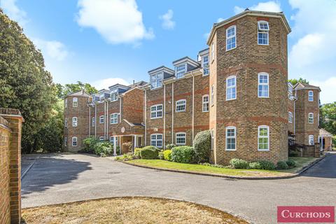 2 bedroom flat to rent, Yew Place, Oatlands Chase, Weybridge, KT13