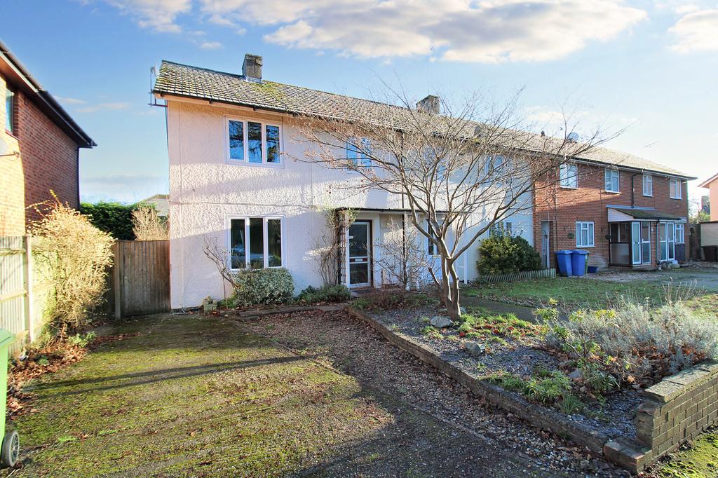 Ladywood Avenue, Farnborough, GU14 3 bed end of terrace house for sale