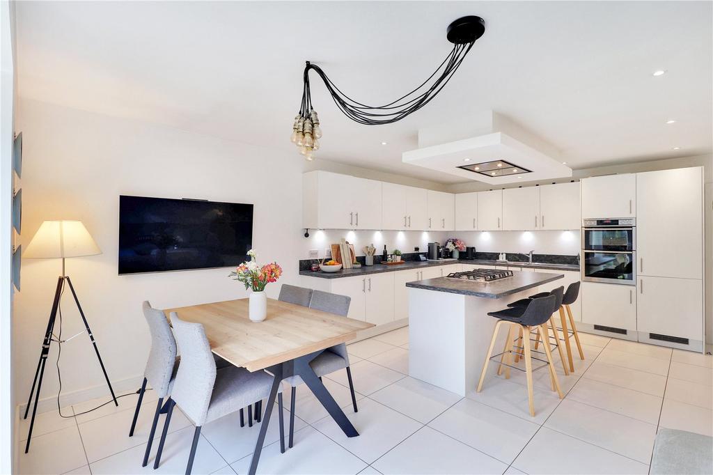 Kitchen/Dining Area