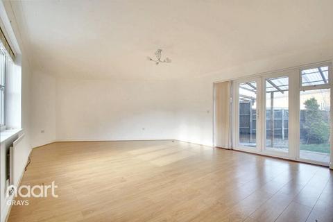 3 bedroom terraced house to rent, Caspian Way, Purfleet