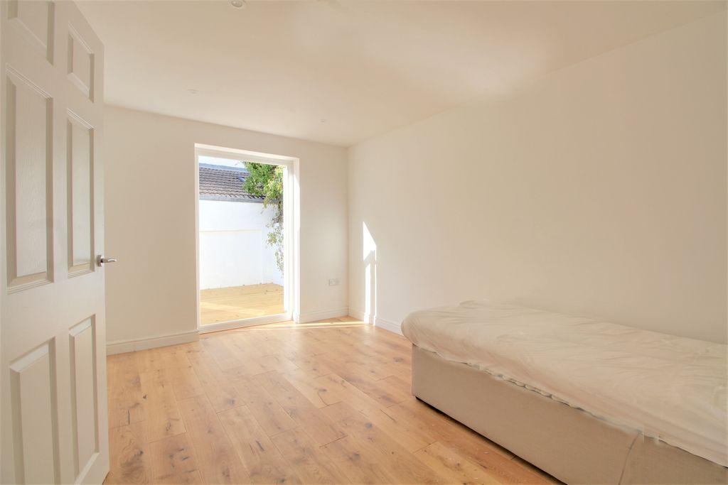 Bedroom 1 (Double)