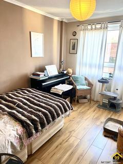 2 bedroom flat for sale, William Harvey House, London, SW19