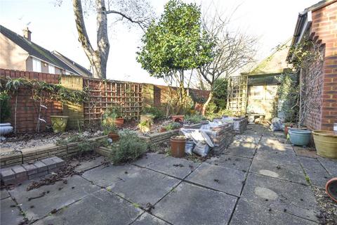 4 Sheppards Field, Wimborne, BH21 1PX