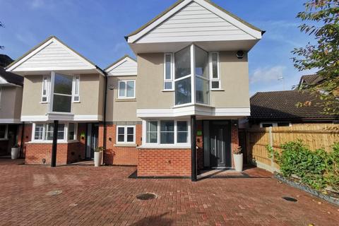 3 bedroom semi-detached house to rent - Sparrows Herne, Bushey WD23