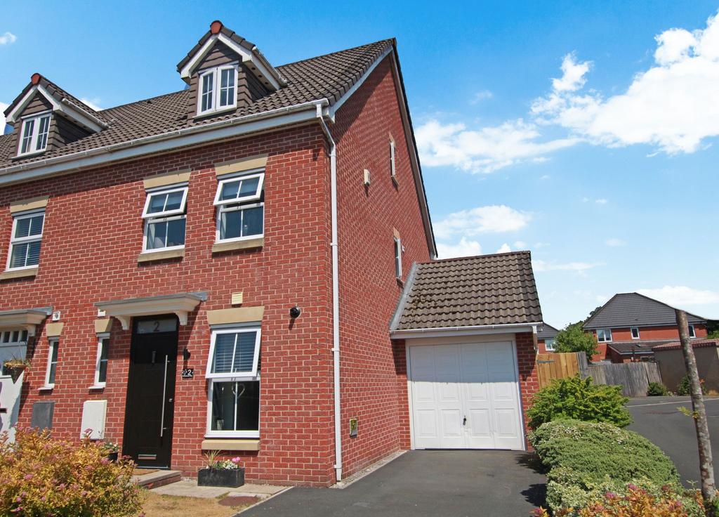 Netherwood Way, Westhoughton, BL5 3 bed townhouse for sale £270,000