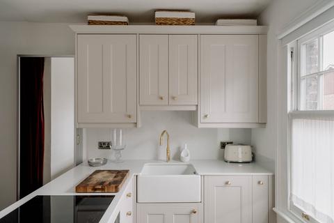Flat 7, 1b Clarence Place, London, E5 8HY