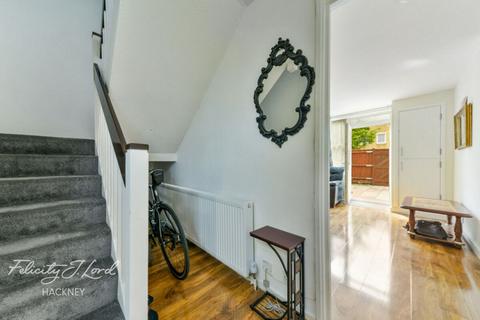17 Laurel Street, London, E8 3AY